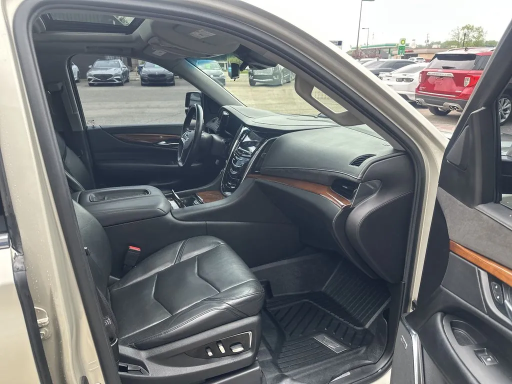 Cadillac Escalade photo 21