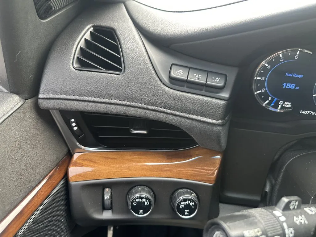 Cadillac Escalade photo 11