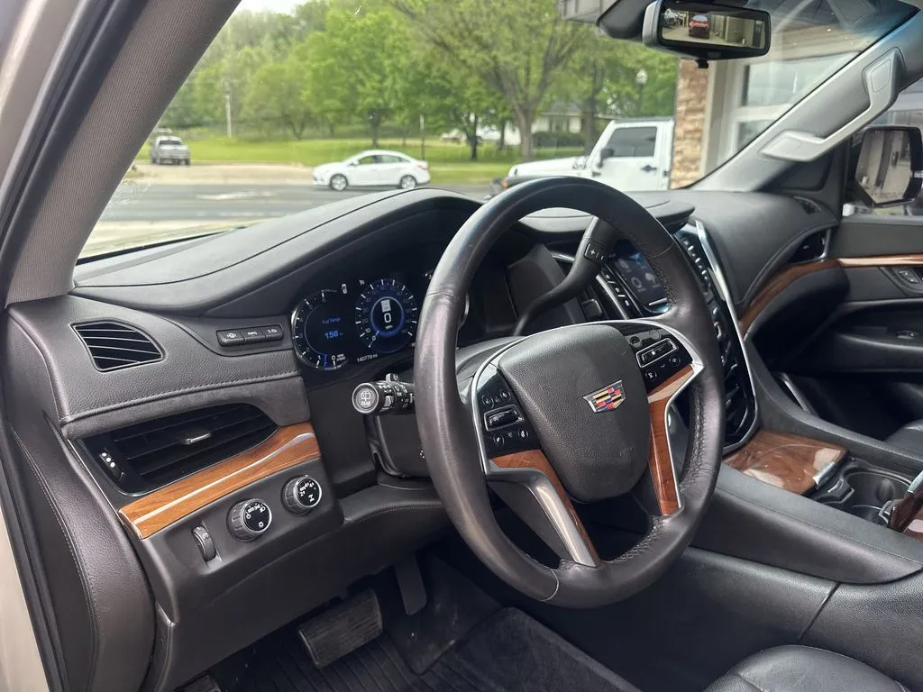 Cadillac Escalade photo 6