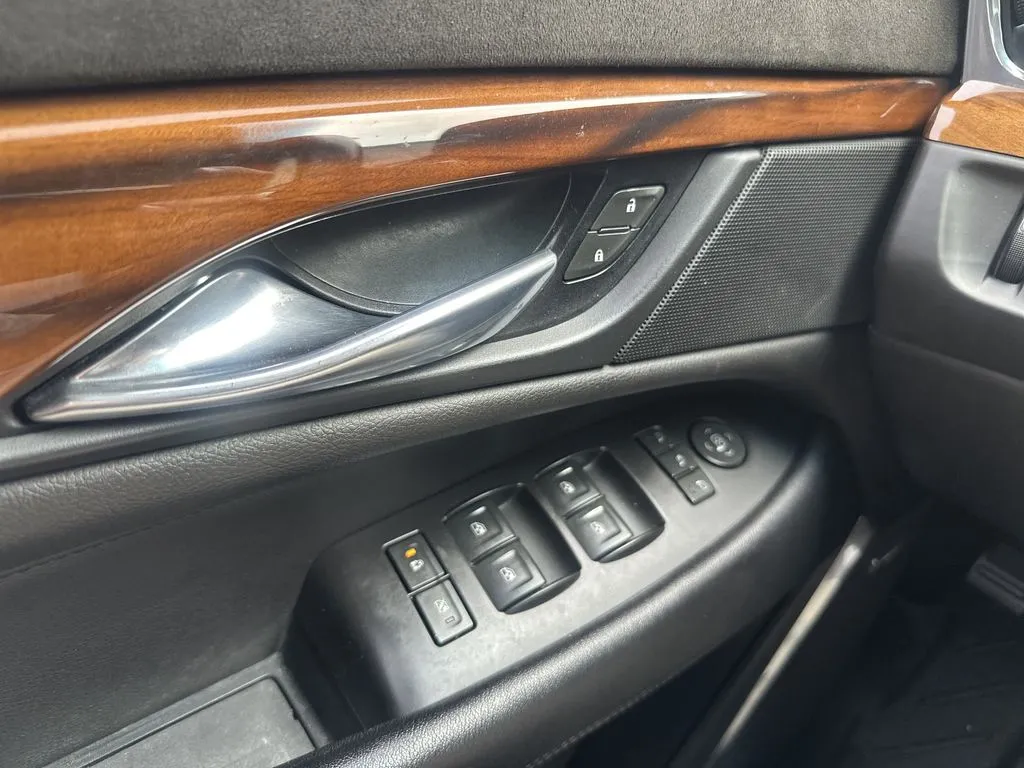 Cadillac Escalade photo 12