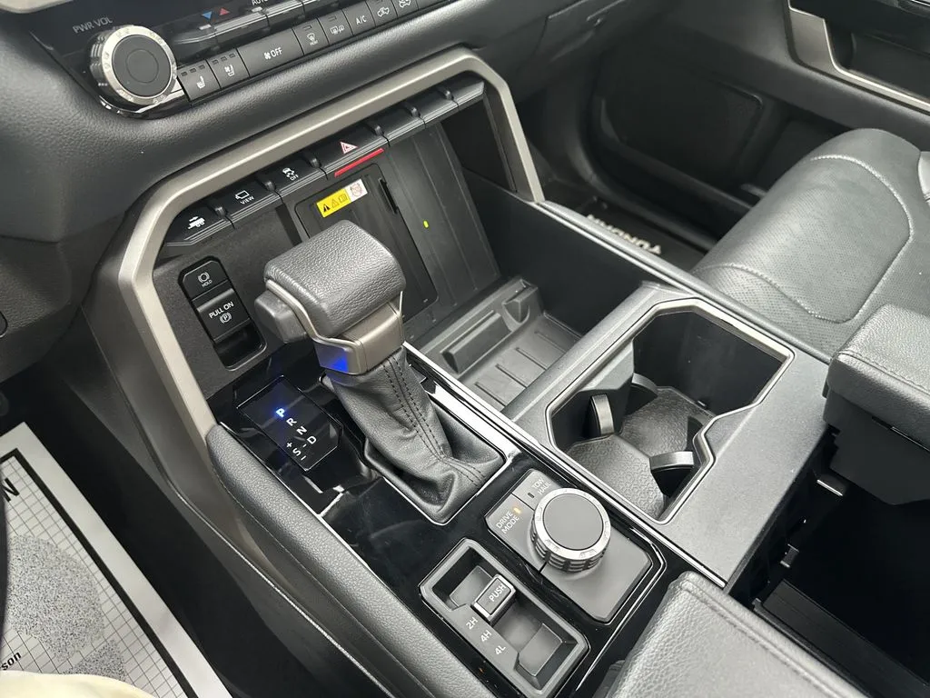 Toyota Tundra photo 9