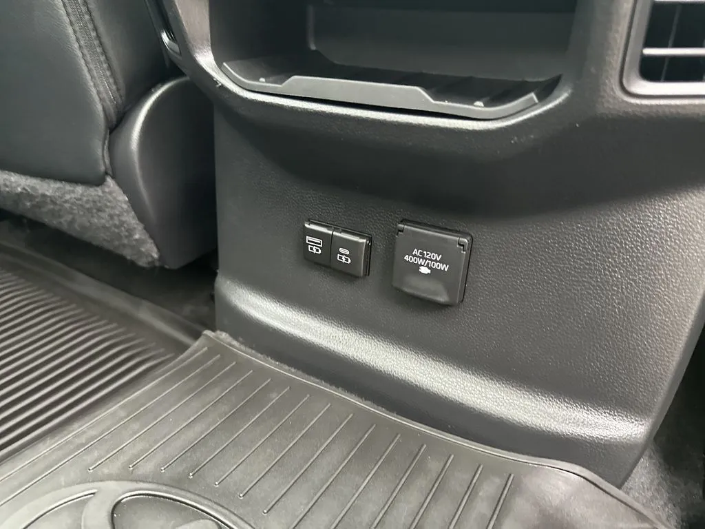 Toyota Tundra photo 22