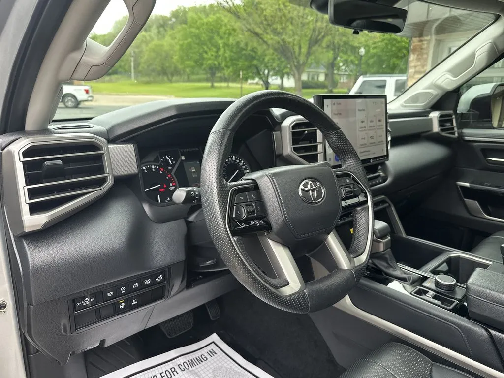 Toyota Tundra photo 6