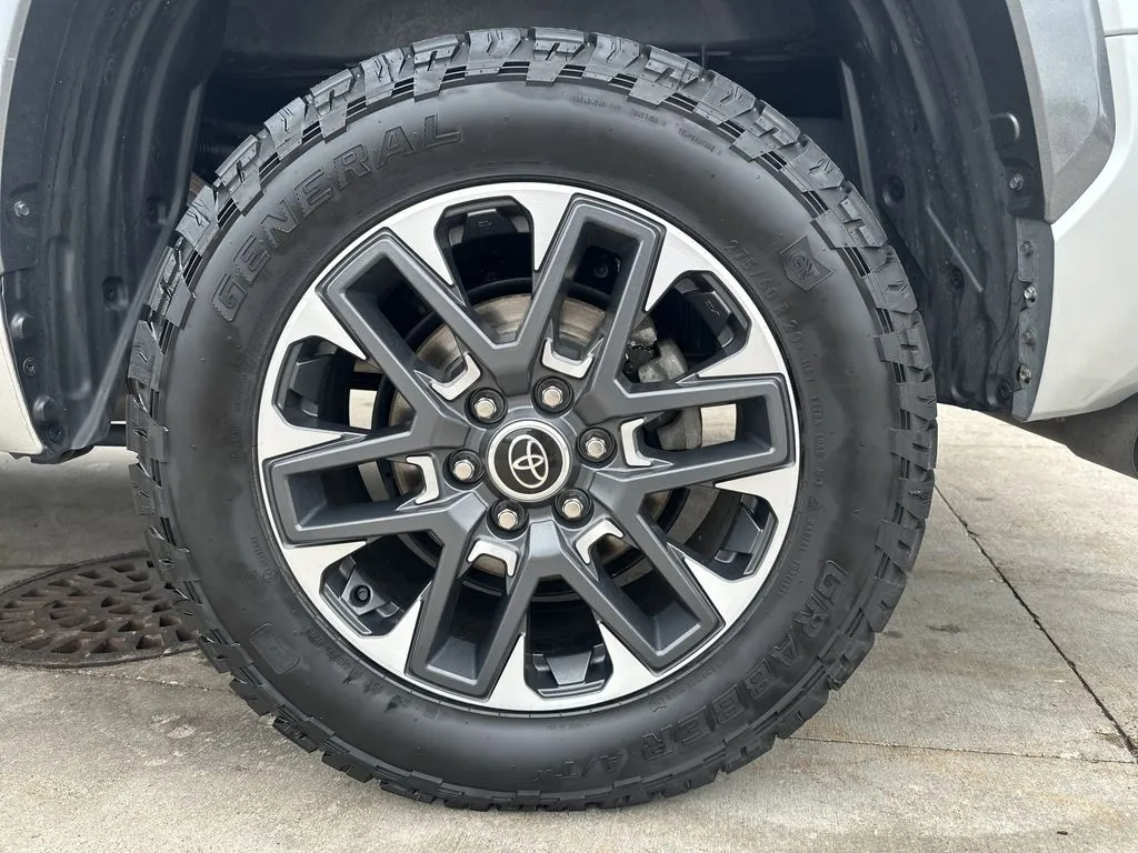 Toyota Tundra photo 26