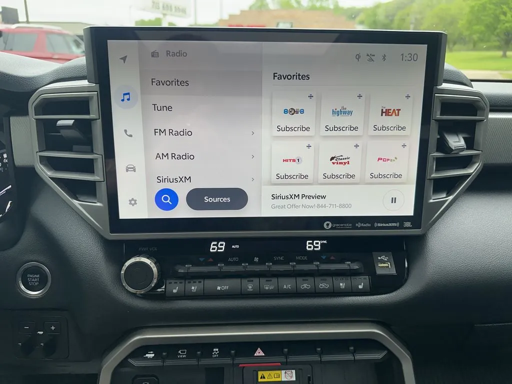 Toyota Tundra photo 8