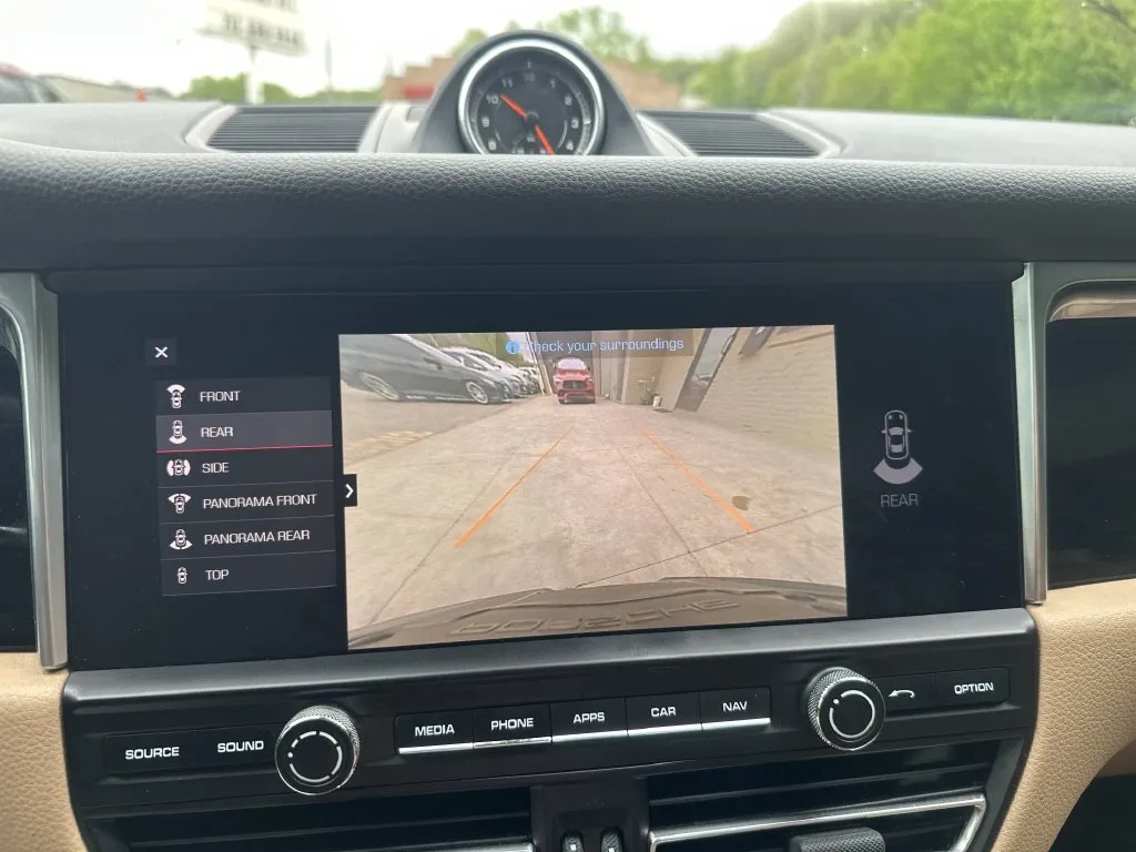 Porsche Macan photo 13