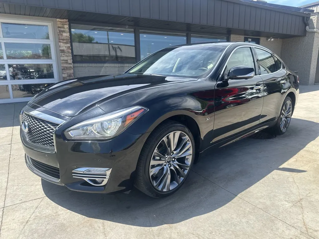 Black 2019 INFINITI Q70 3.7X for sale in Somerset, WI