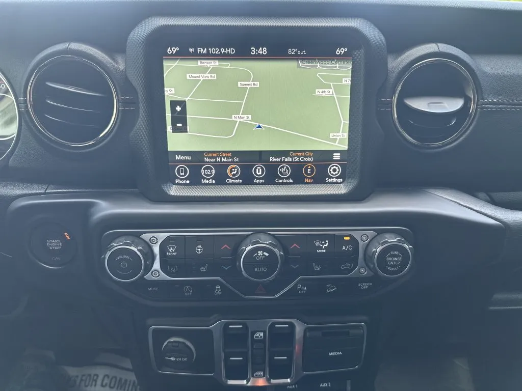Jeep Wrangler photo 8