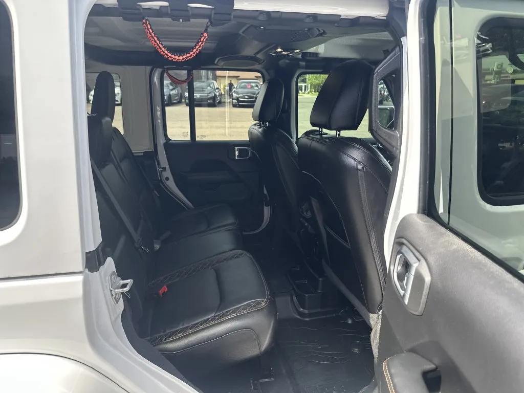 Jeep Wrangler photo 22