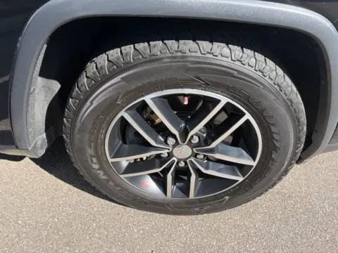 More photos of 2018 Jeep Grand Cherokee Trailhawk at Somerset Sales and Leasing, WI