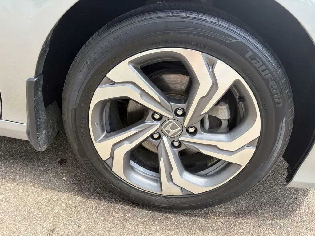 Honda Accord photo 7