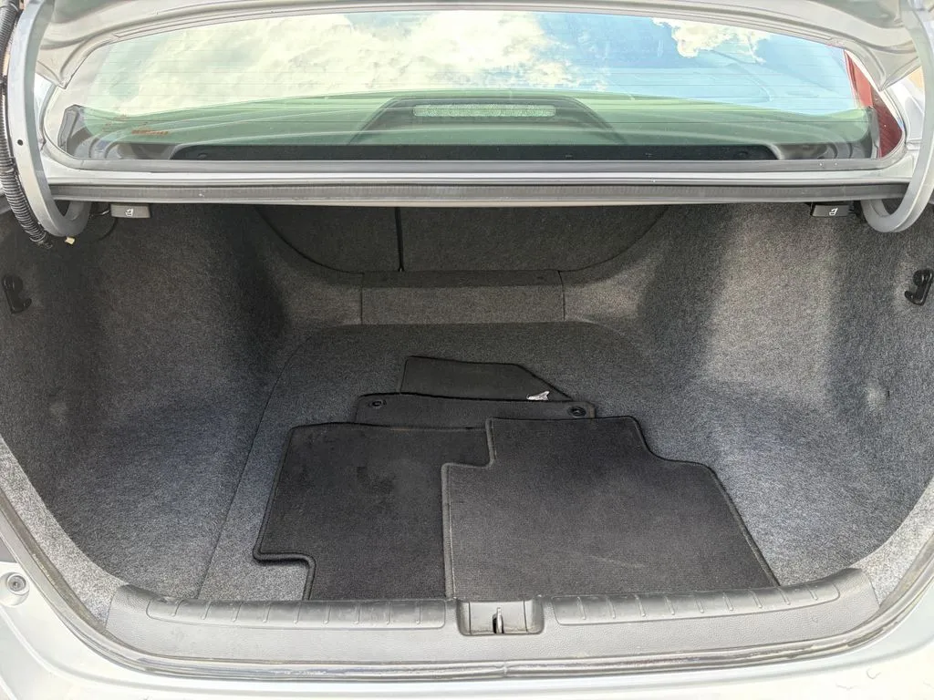 Honda Accord photo 9