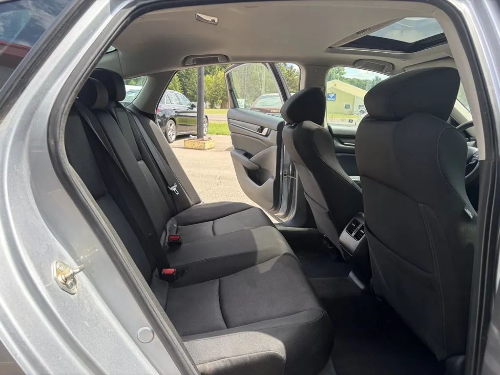Honda Accord photo 22