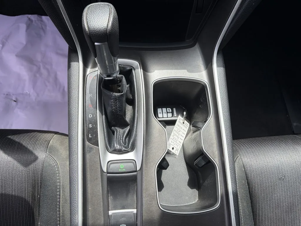Honda Accord photo 16
