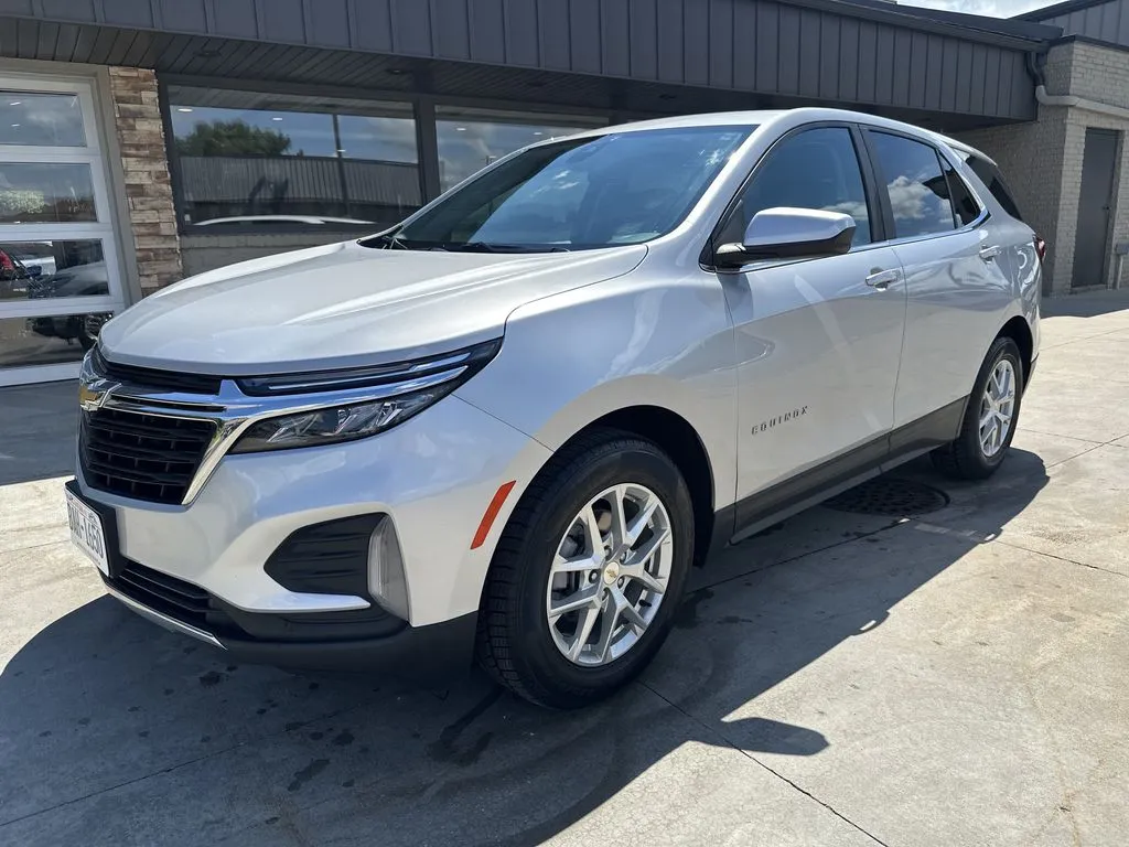 Silver 2022 Chevrolet Equinox LT for sale in Somerset, WI