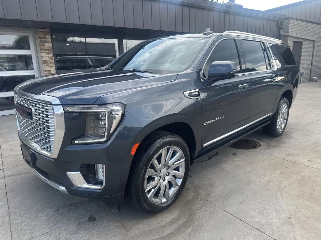 Unknown 2021 GMC Yukon XL Denali for sale in Somerset, WI