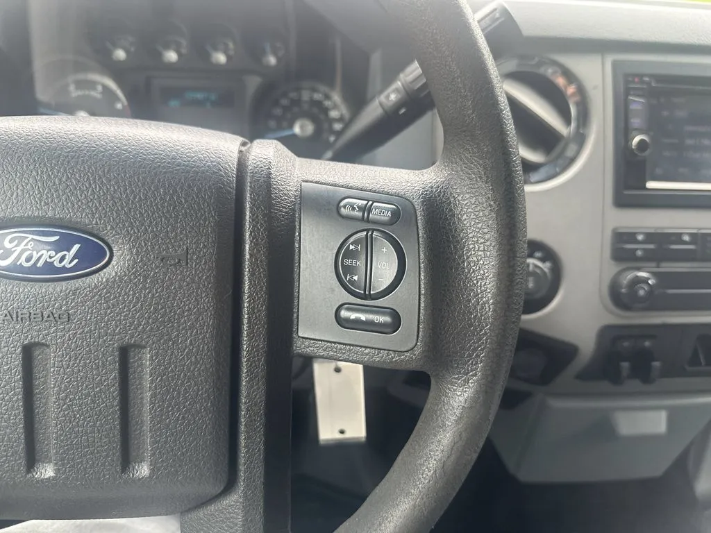 Ford F-250SD photo 9