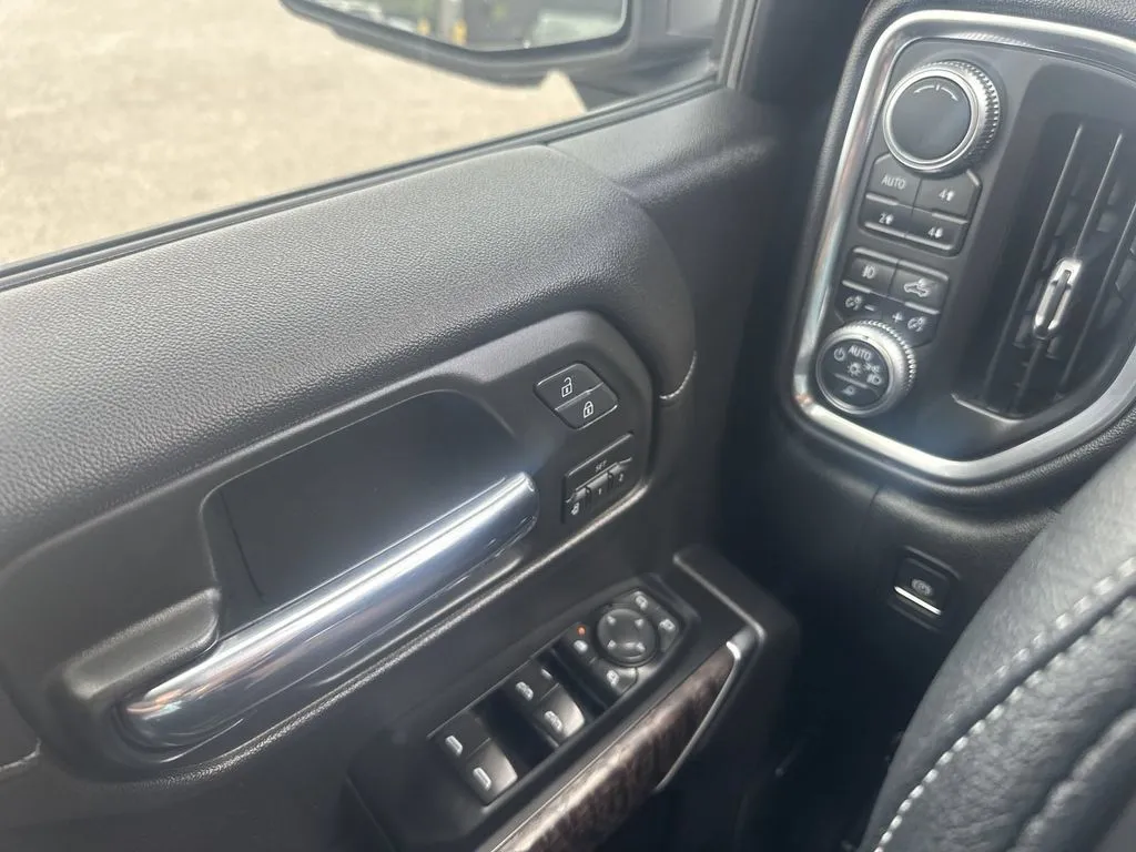GMC Sierra photo 12