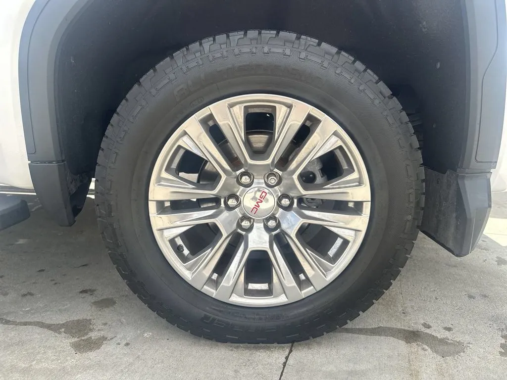 GMC Sierra photo 25