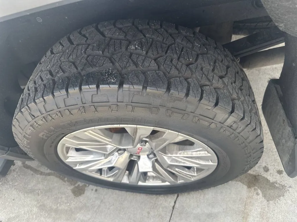 GMC Sierra photo 26