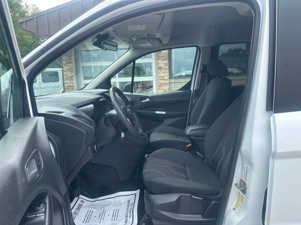 Ford Transit Connect photo 3
