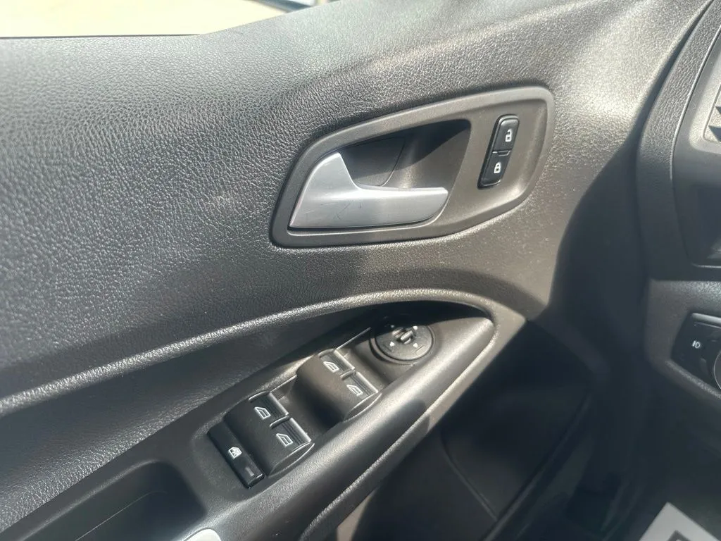 Ford Transit Connect photo 12