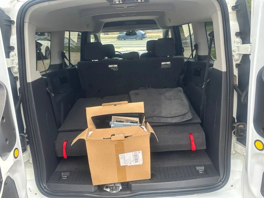Ford Transit Connect photo 24