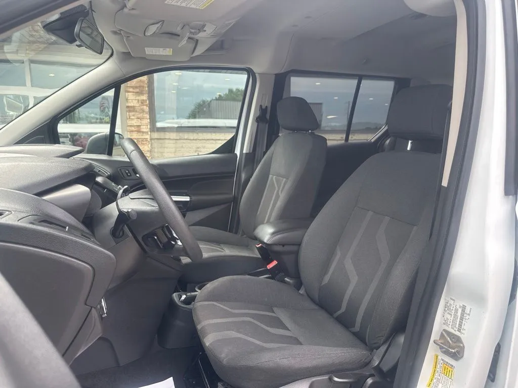 Ford Transit Connect photo 15