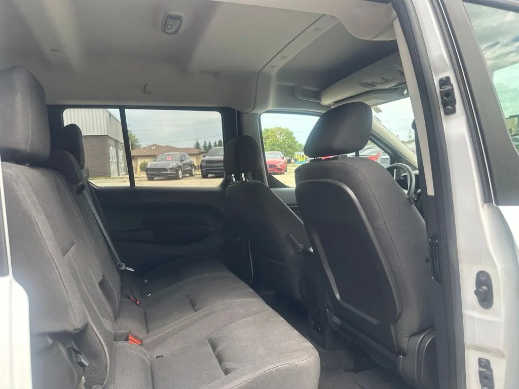 Ford Transit Connect photo 21