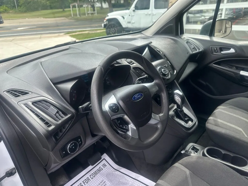 Ford Transit Connect photo 7
