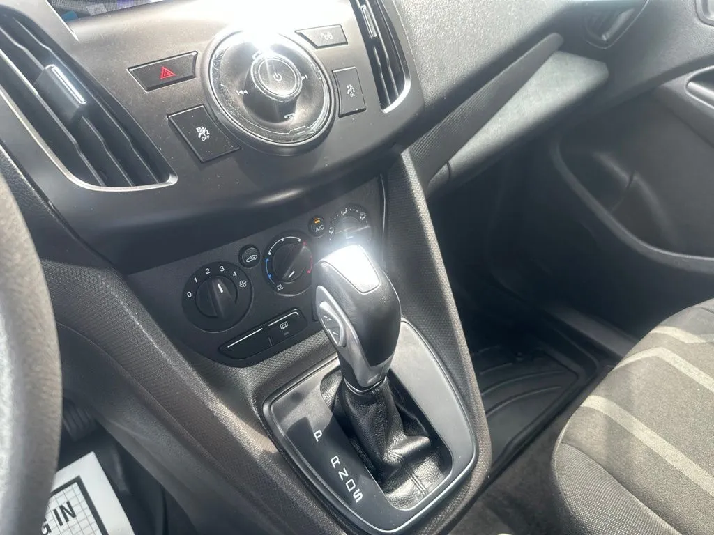 Ford Transit Connect photo 10