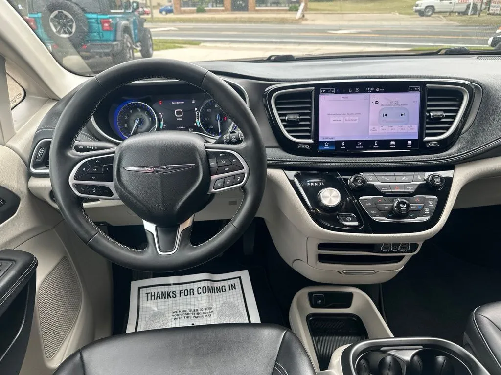Chrysler Pacifica photo 6