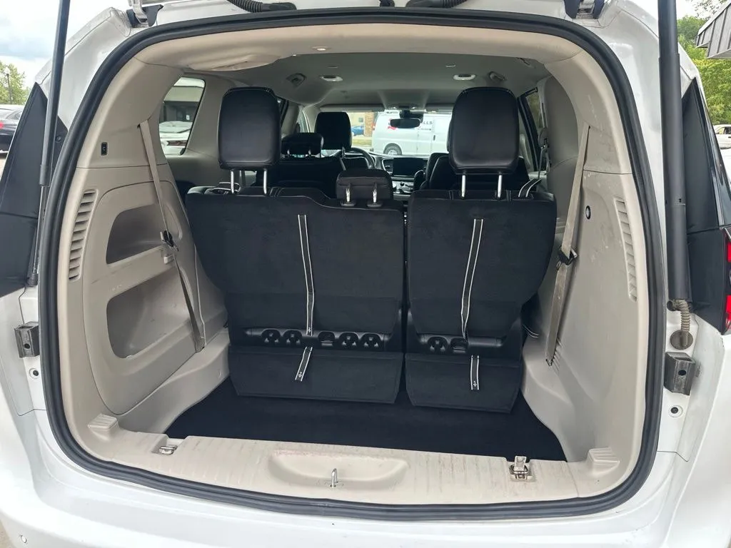 Chrysler Pacifica photo 27