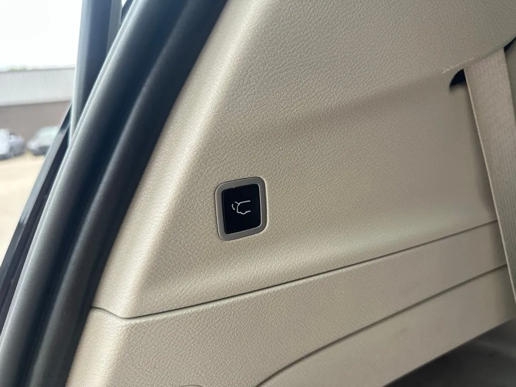 Chrysler Pacifica photo 28