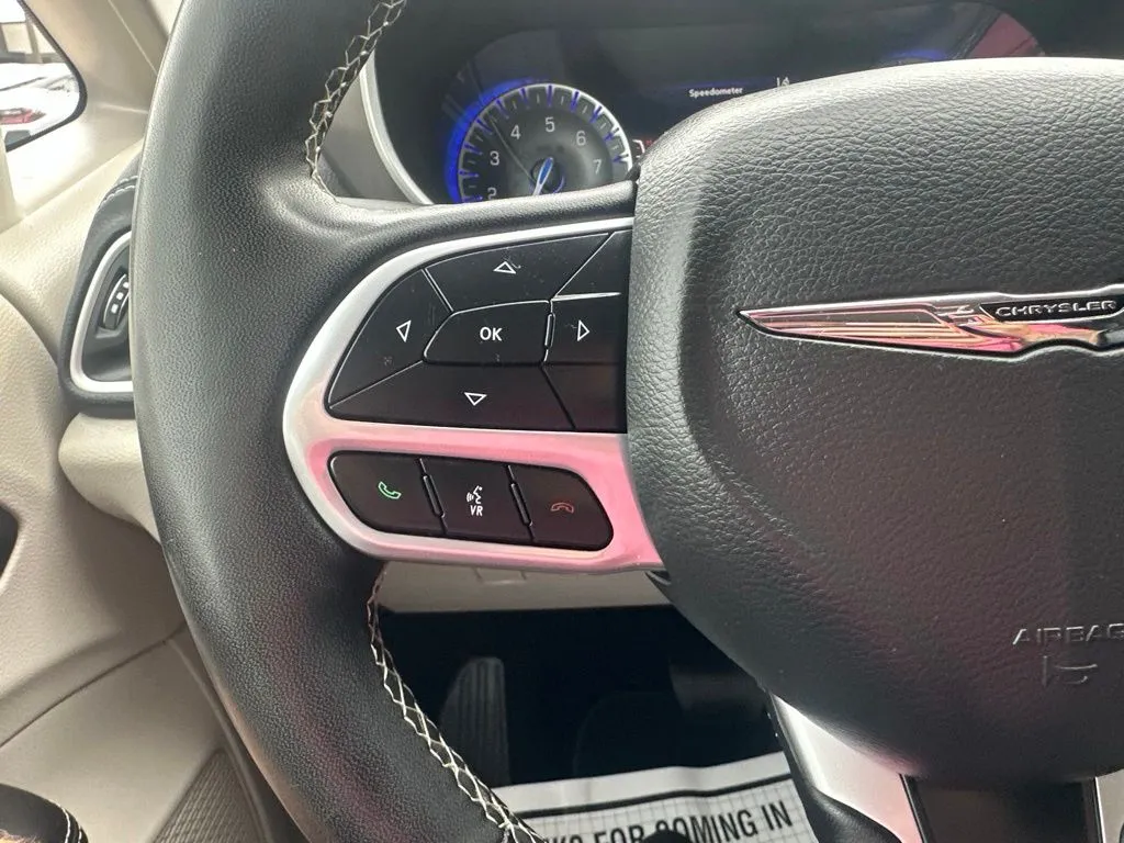 Chrysler Pacifica photo 12