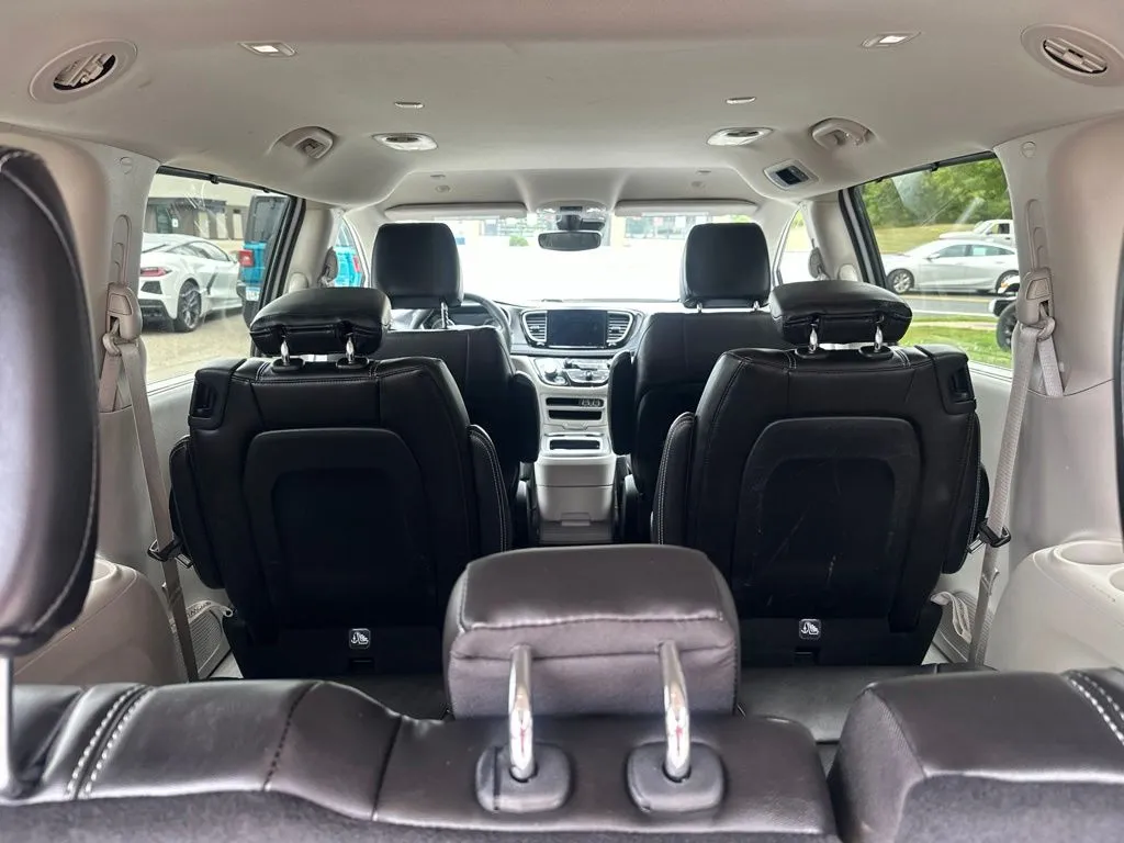 Chrysler Pacifica photo 29