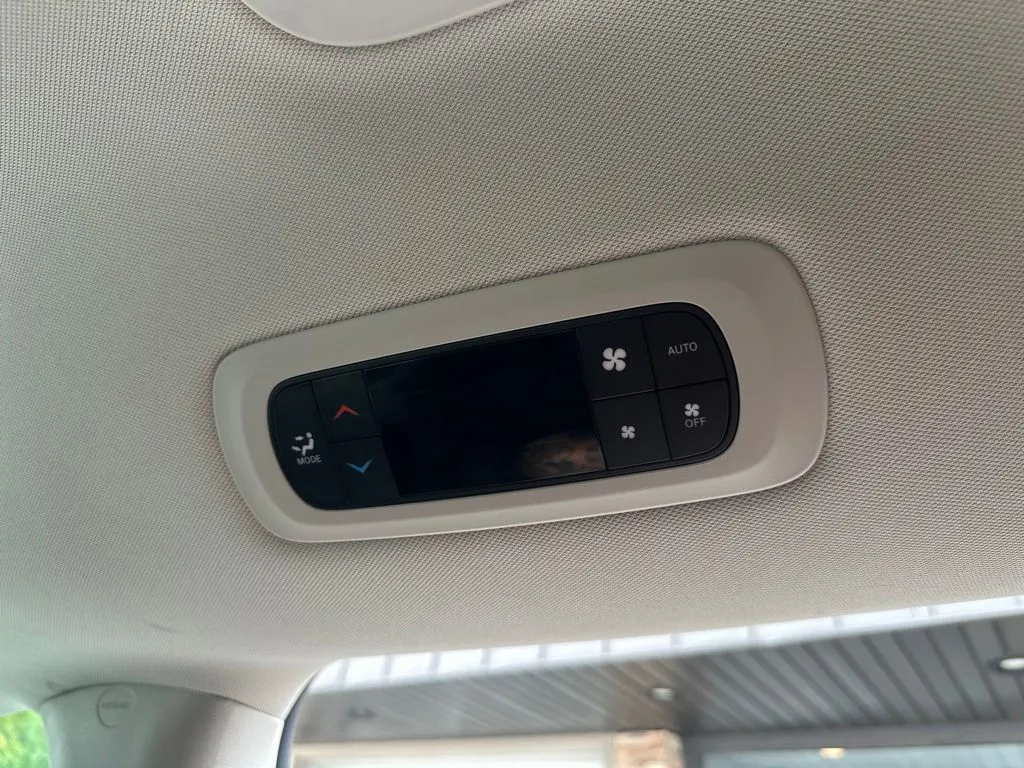 Chrysler Pacifica photo 24