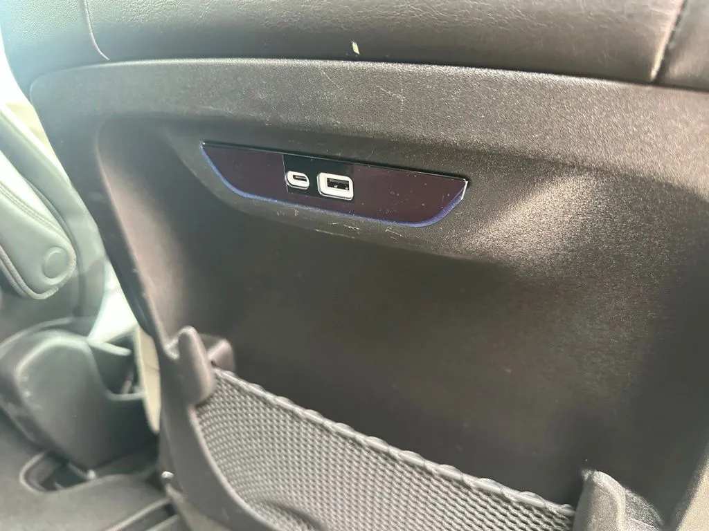 Chrysler Pacifica photo 23
