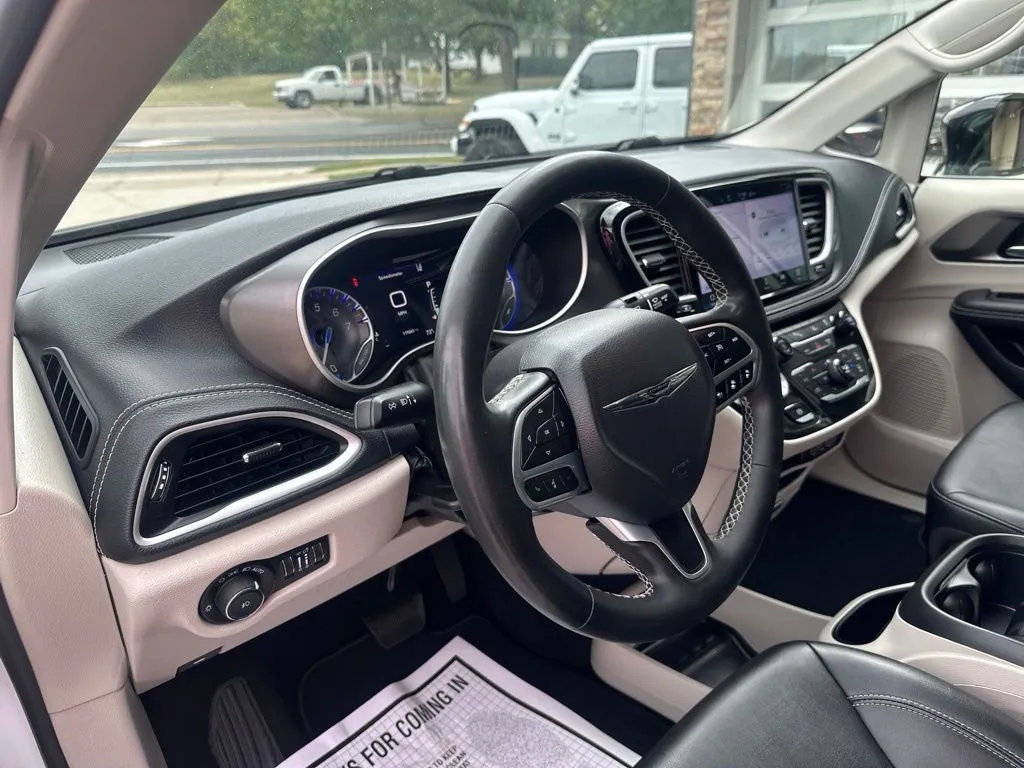Chrysler Pacifica photo 7