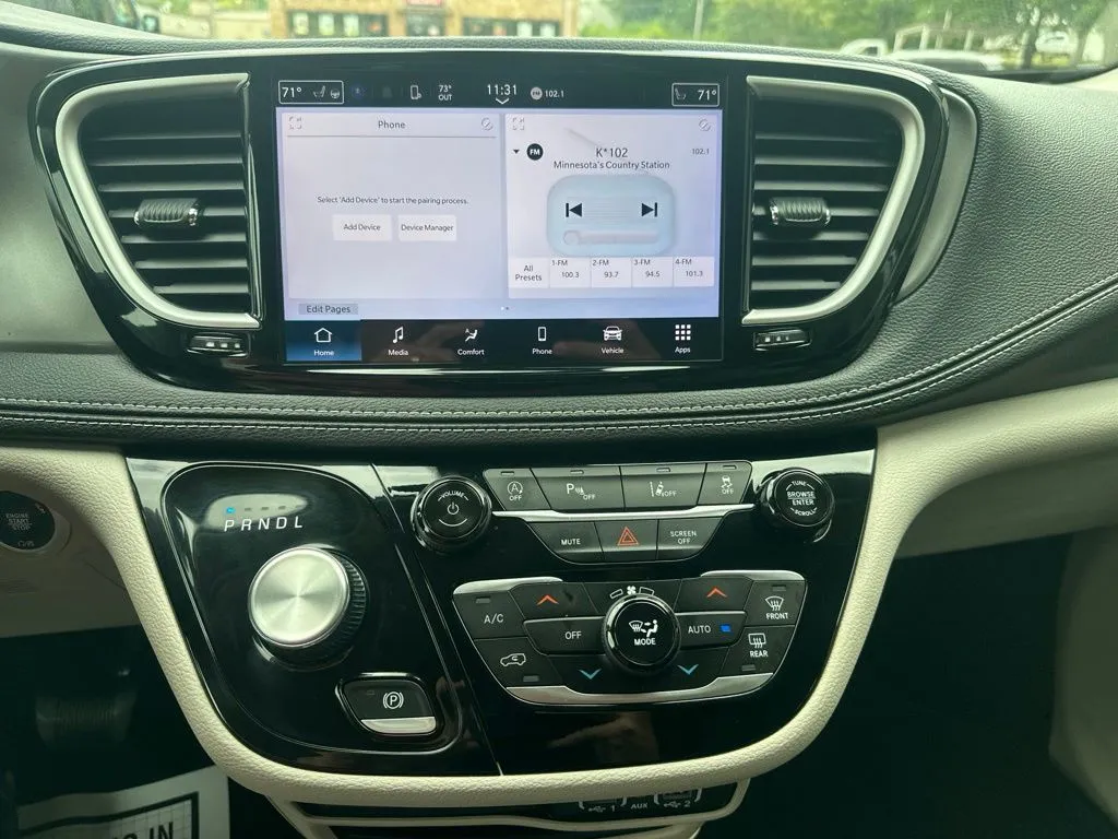 Chrysler Pacifica photo 9