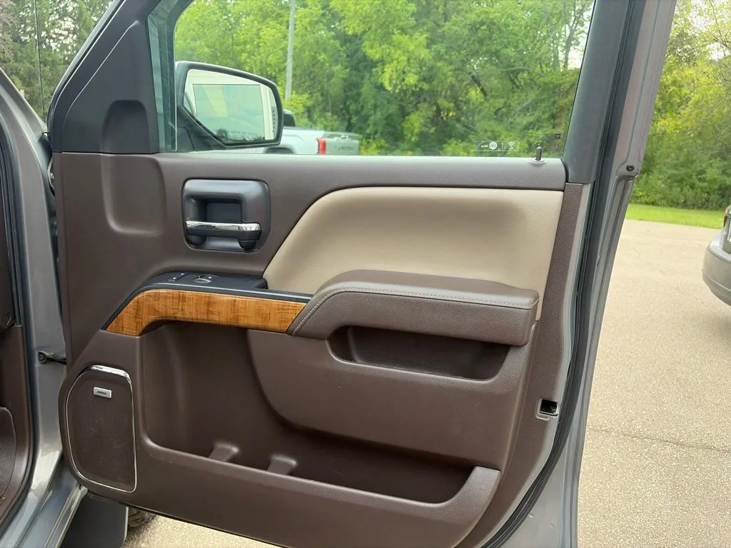 GMC Sierra photo 18