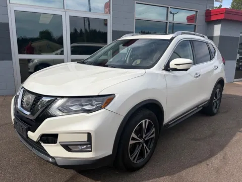 White 2017 Nissan Rogue SL for sale in Somerset, WI