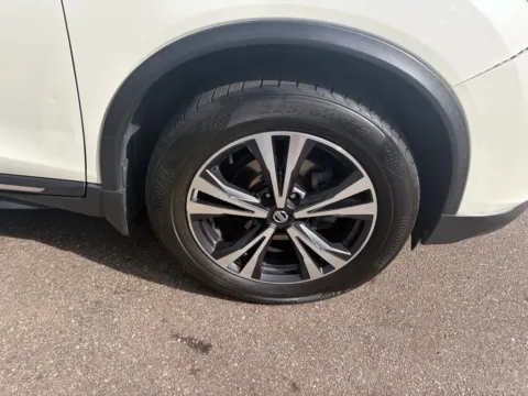More photos of 2017 Nissan Rogue SL at Somerset Sales and Leasing, WI