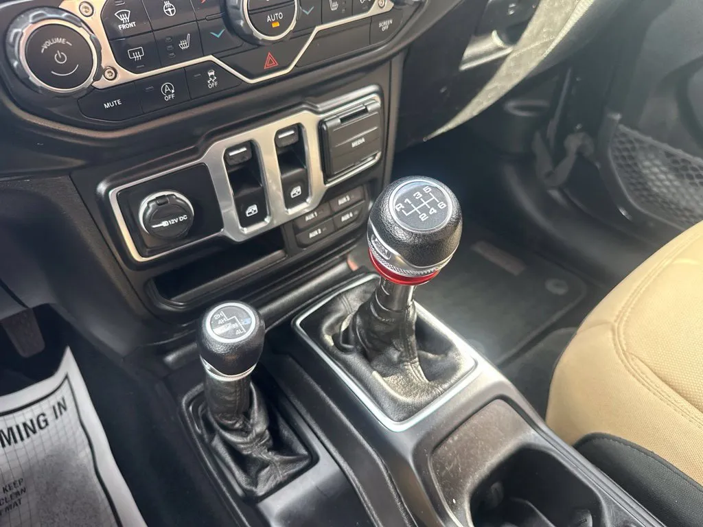 Jeep Wrangler photo 8