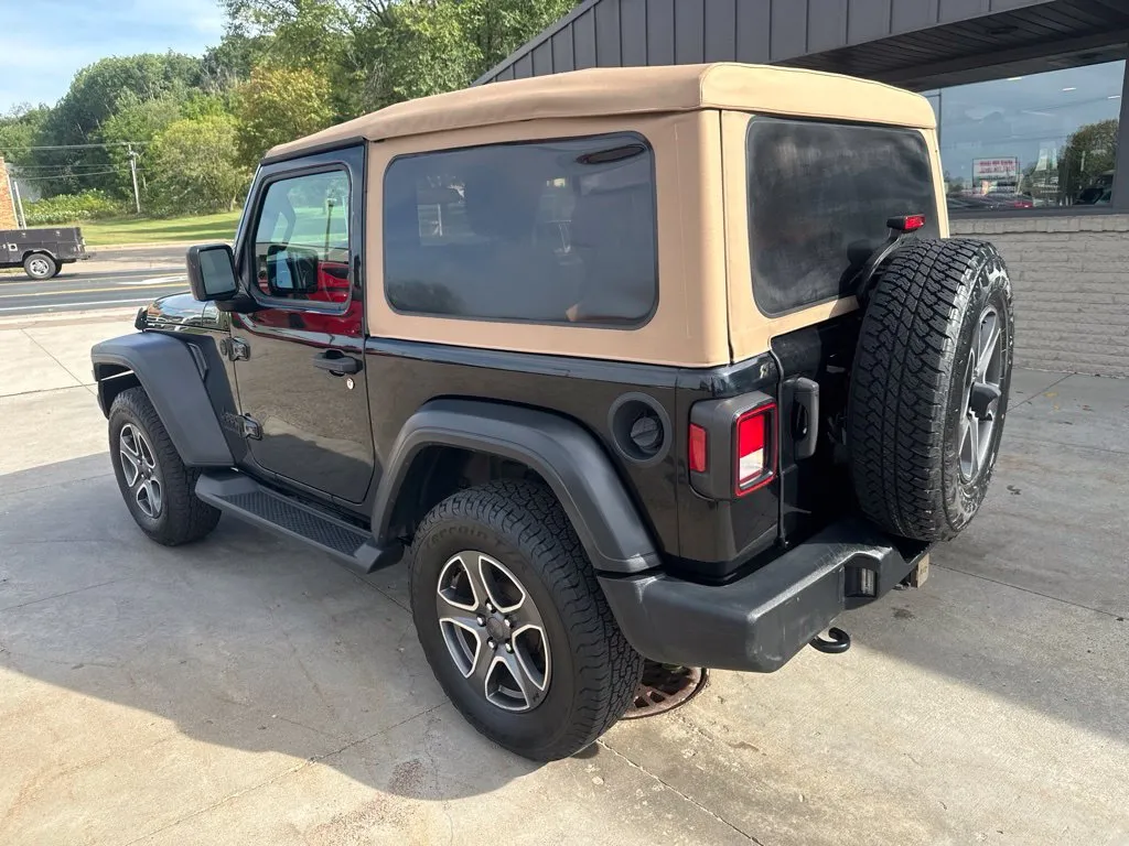 Jeep Wrangler photo 21