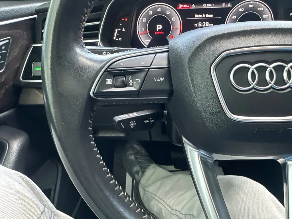 Audi Q8 photo 11