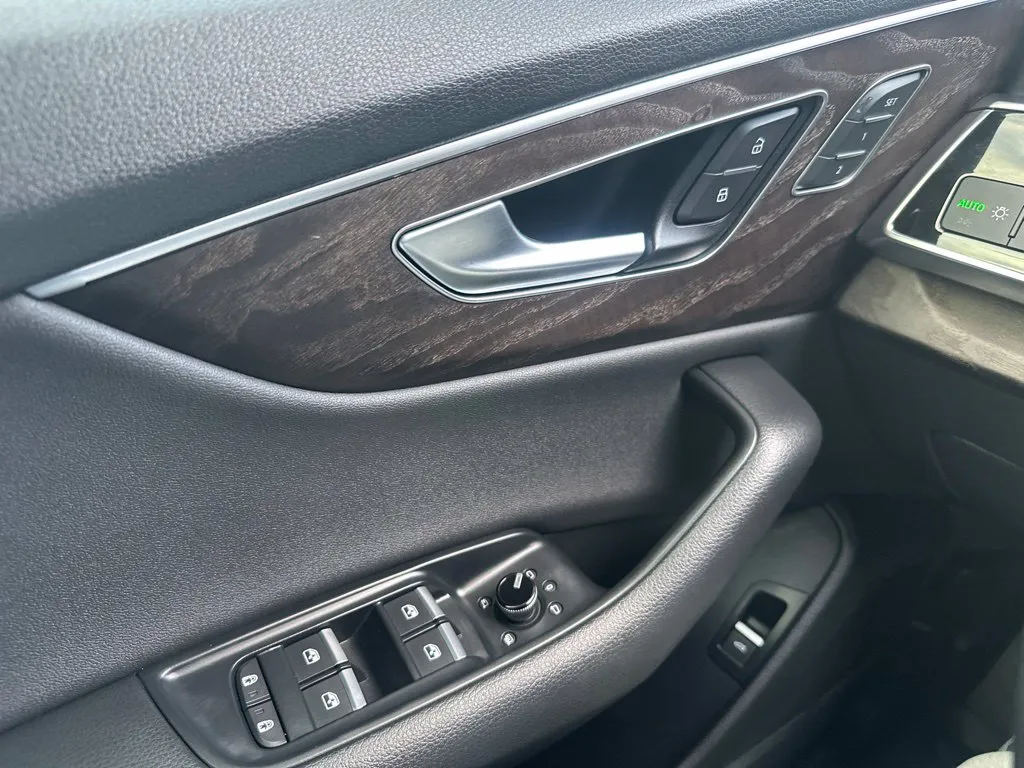 Audi Q8 photo 12