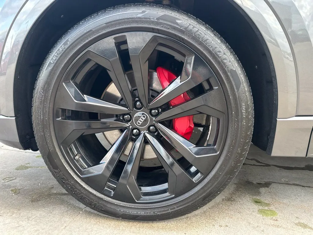 Audi Q8 photo 18