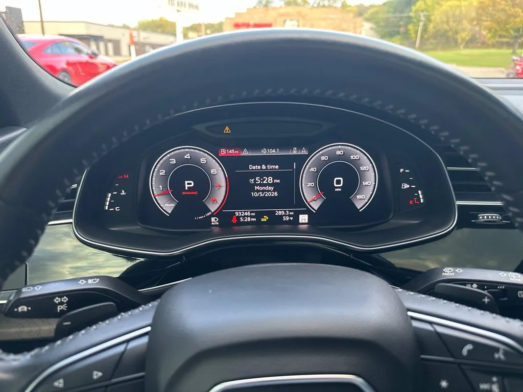 Audi Q8 photo 7