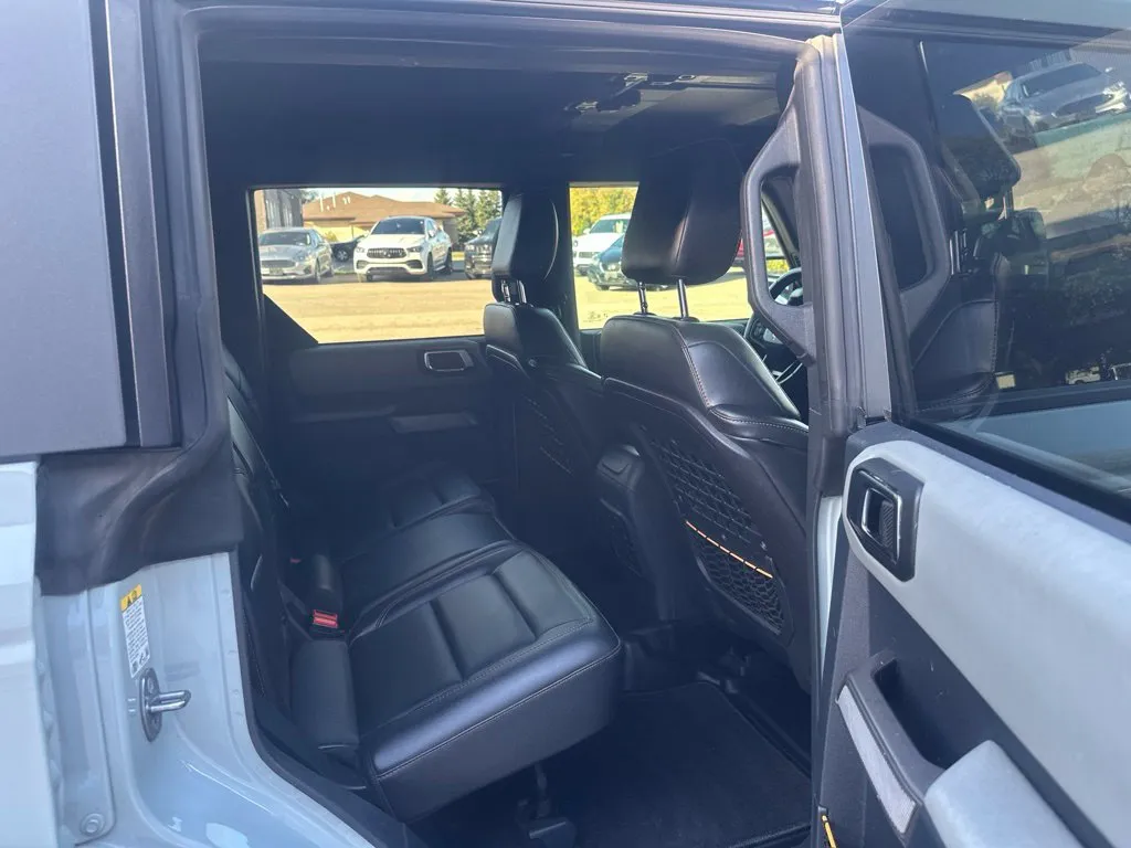 Ford Bronco photo 24